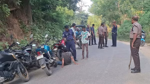 দিনেও চলতে ভয়, সন্ধ্যায় বন্ধ যানবাহন! কক্সবাজারের সড়কে ডাকাত আতঙ্ক