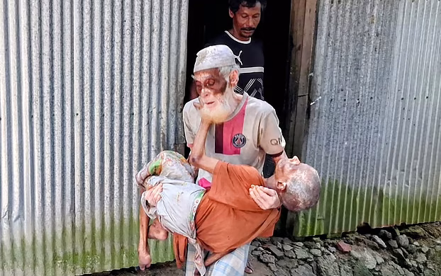৭০ বছরের জীবনসঙ্গী নূরজাহানকে হারালেন ৮৮ বছরের সাজু শেখ